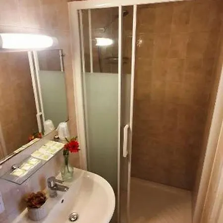 Richelieu Hotel 2*